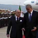 Abdelmalek Sellal et Bernard Cazeneuve à l'aéroport d'Alger. New Press